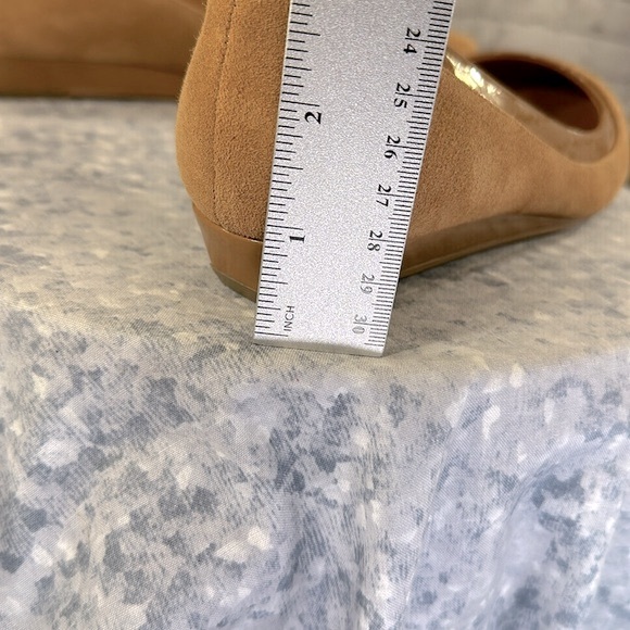 BCBGeneration “Alonsa” Caramel Suede Pointed Toe Dress Low Wedges WMS 7.5B🧡EUC - Picture 9 of 10